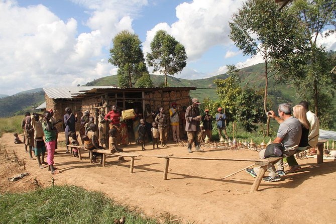 3 Days Gorilla trekking tour - Equator stop plus Mbarara lunch, small moments that set the tone
