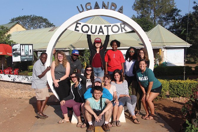 A Tour To Uganda Equator - Lunch, free time, and browsing local stalls in Kayabwe