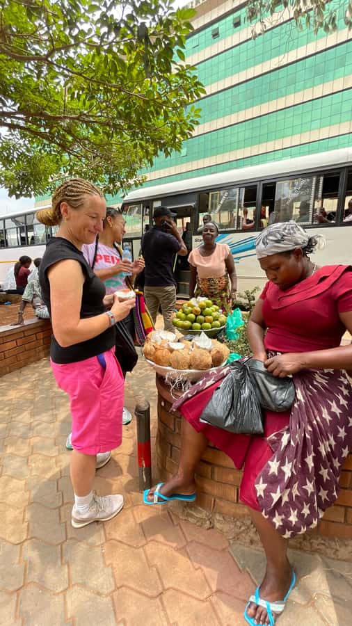 Kampala: Female-Guided Walking Tour - SSDM Temple and Kampala Old Taxi Park: Photo Stops With a Point